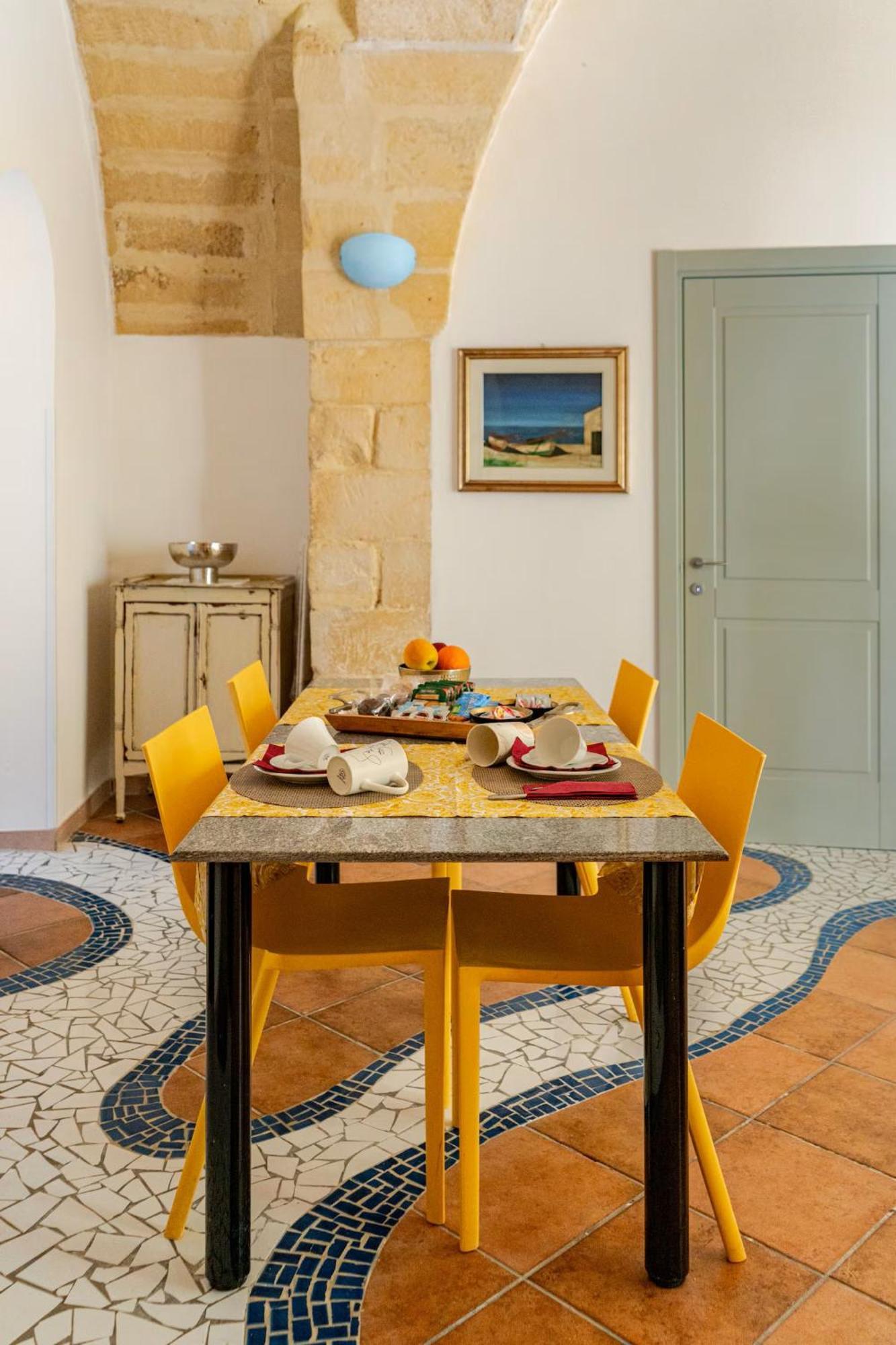 B&B Corte Dei Memoli Di Margiotta Giuseppina Lecce Exterior foto