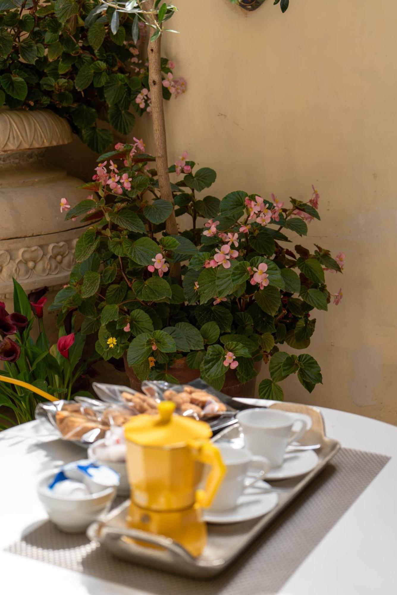 B&B Corte Dei Memoli Di Margiotta Giuseppina Lecce Exterior foto