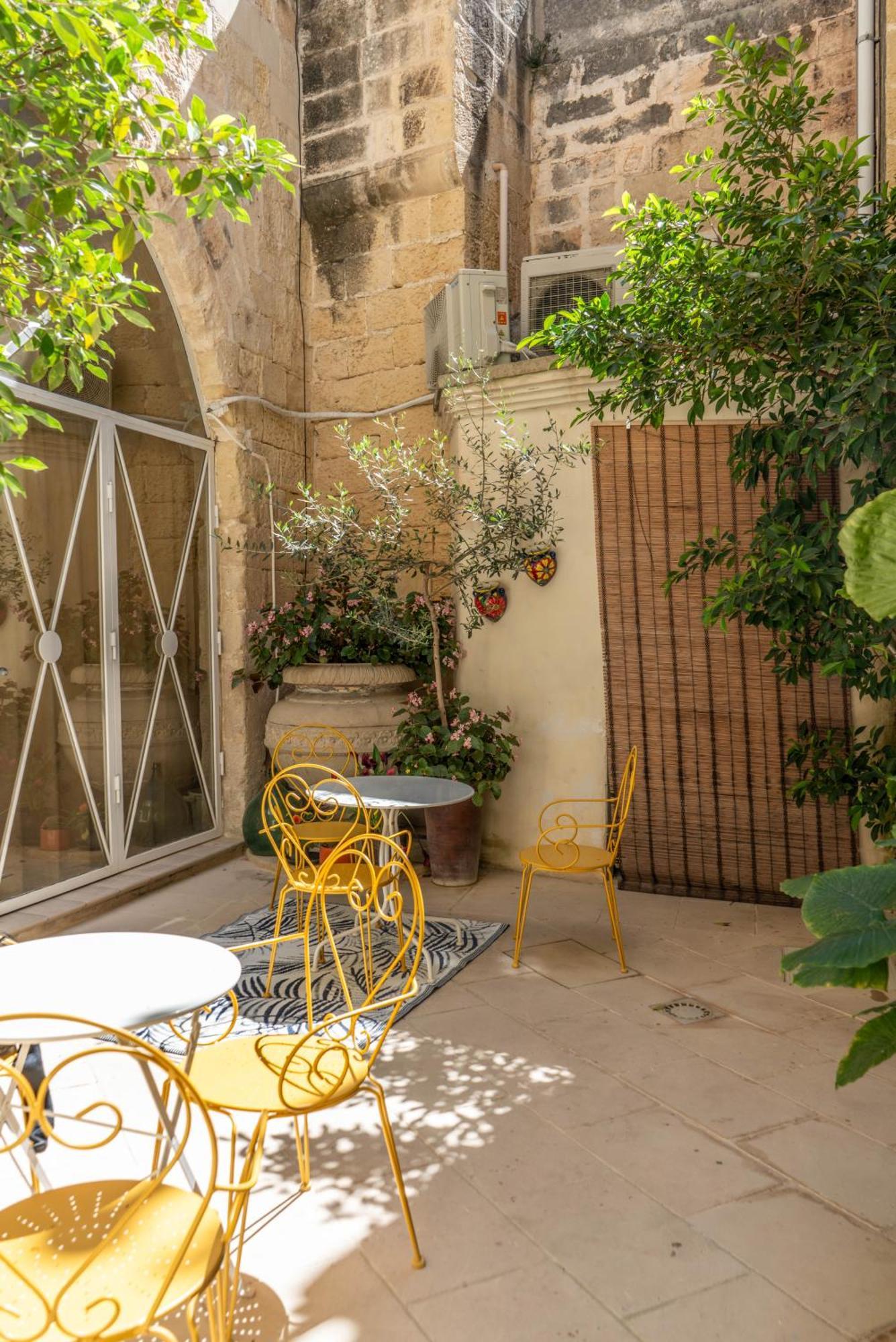 B&B Corte Dei Memoli Di Margiotta Giuseppina Lecce Exterior foto