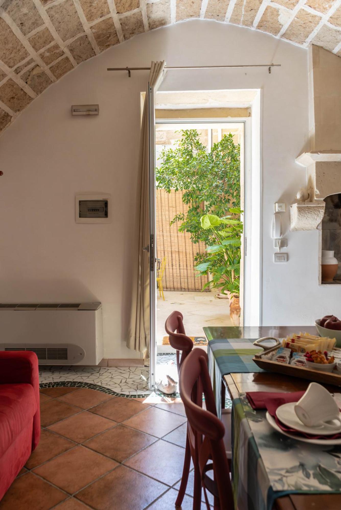 B&B Corte Dei Memoli Di Margiotta Giuseppina Lecce Exterior foto