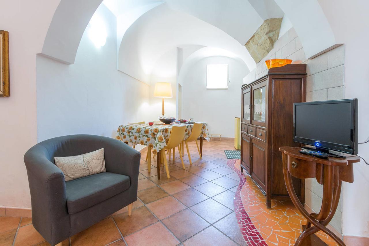 B&B Corte Dei Memoli Di Margiotta Giuseppina Lecce Exterior foto