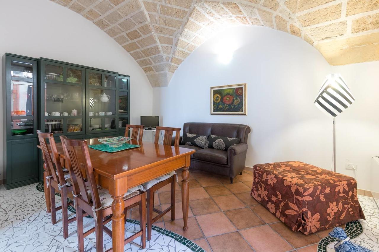 B&B Corte Dei Memoli Di Margiotta Giuseppina Lecce Exterior foto
